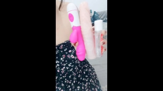 Video Viral Cewek Cantik Hobi Koleksi Barang Aneh Bentuknya Menggoda